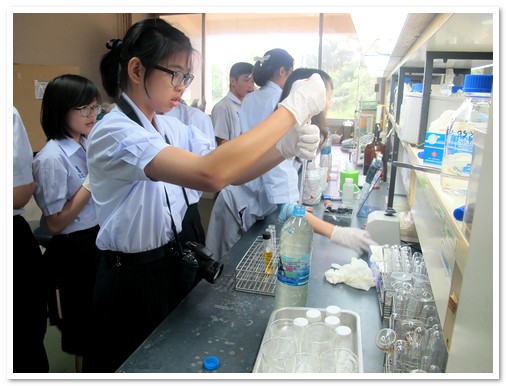 ทักษะปฏิบัติการพื้นฐานวิชาเคมี โรงเรียนเบญจมราชูทิศ ราชบุรี
