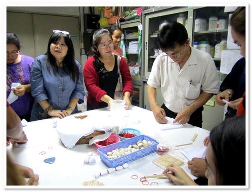 เทคนิคการมัดย้อมผ้าจากสีธรรมชาติ (ไม้หอม) รุ่นที่ 1