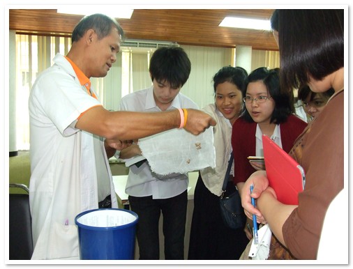 นักศึกษาภาควิชาเทคโนโลยีชีวภาพ คณะวิทยาศาสตร์และเทคโนโลยี มหาวิทยาลัยธรรมศาสตร์