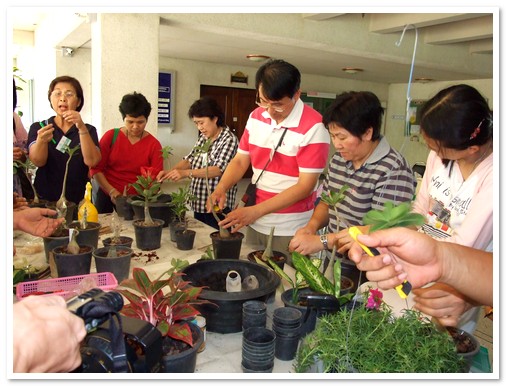 ผู้ร่วมโครงการเสริมสร้างความรู้เพื่อพัฒนาคุณภาพชีวิตข้าราชการ สำนักงานคณะกรรมการข้าราชการพลเรือน (กพ.) รุ่นที่ 2