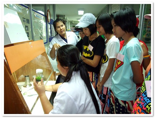 นักเรียนชั้นมัธยมศึกษาปีที่ 2 กลุ่มโรงเรียนเทศบาลนครนครปฐม จ. นครปฐม