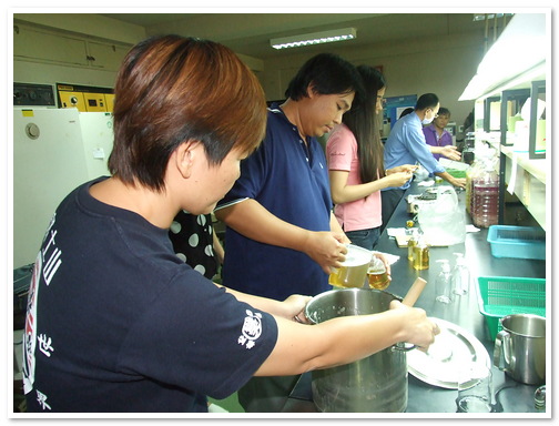 การถ่ายทอดเทคโนโลยีการสกัดสารและแปรรูปเป็นผลิตภัณฑ์จากสมุนไพรไทย รุ่นที่ 1