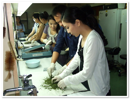 การถ่ายทอดเทคโนโลยีการสกัดสารและแปรรูปเป็นผลิตภัณฑ์จากสมุนไพรไทย รุ่นที่ 2