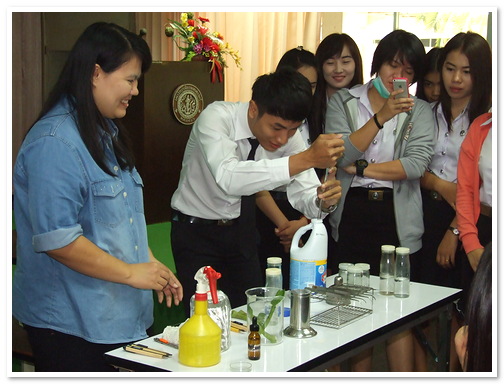 นักศึกษาสาขาวิชาชีววิทยา คณะวิทยาศาสตร์และเทคโนโลยี มหาวิทยาลัยราชภัฎหมู่บ้านจอมบึง จ.ราชบุรี