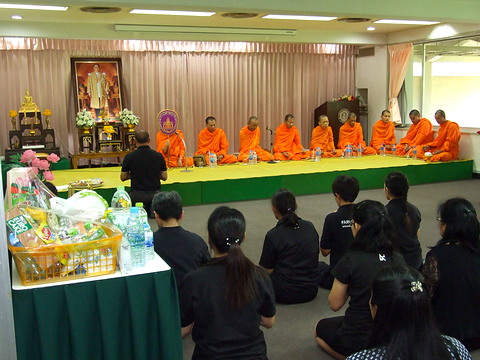 ทำบุญครบรอบ 1 ปี การเสด็จสวรรคตของพระบาทสมเด็จพระปรมินทรมหาภูมิพลอดุลลยเดช