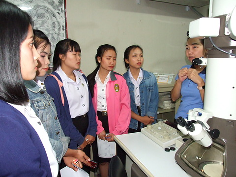 นักศึกษาสาขาวิชาชีววิทยา คณะวิทยาศาสตร์และเทคโนโลยี มหาวิทยาลัยราชภัฏหมู่บ้านจอมบึง