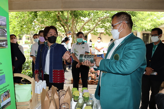 อธิการบดี รองอธิการบดี และคณะผู้บริหาร มหาวิทยาลัยเกษตรศาสตร์